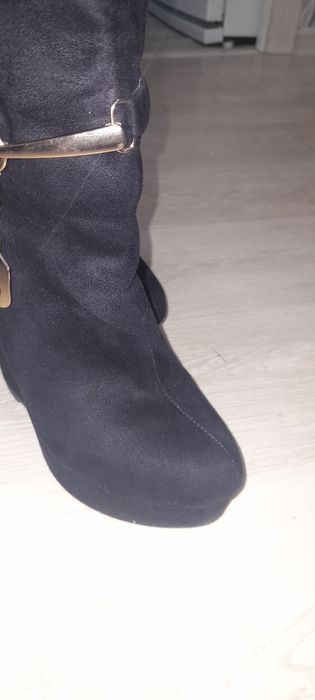 Продам ботфорды хорошим состояние .