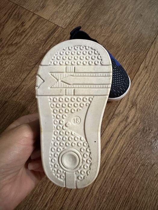 Продам детские кросовки