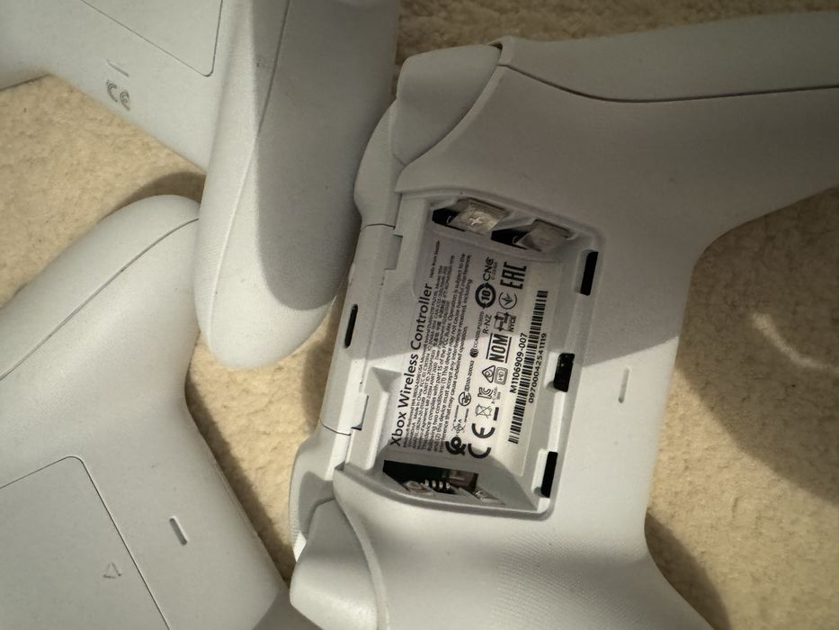 Controler xbox one originale.