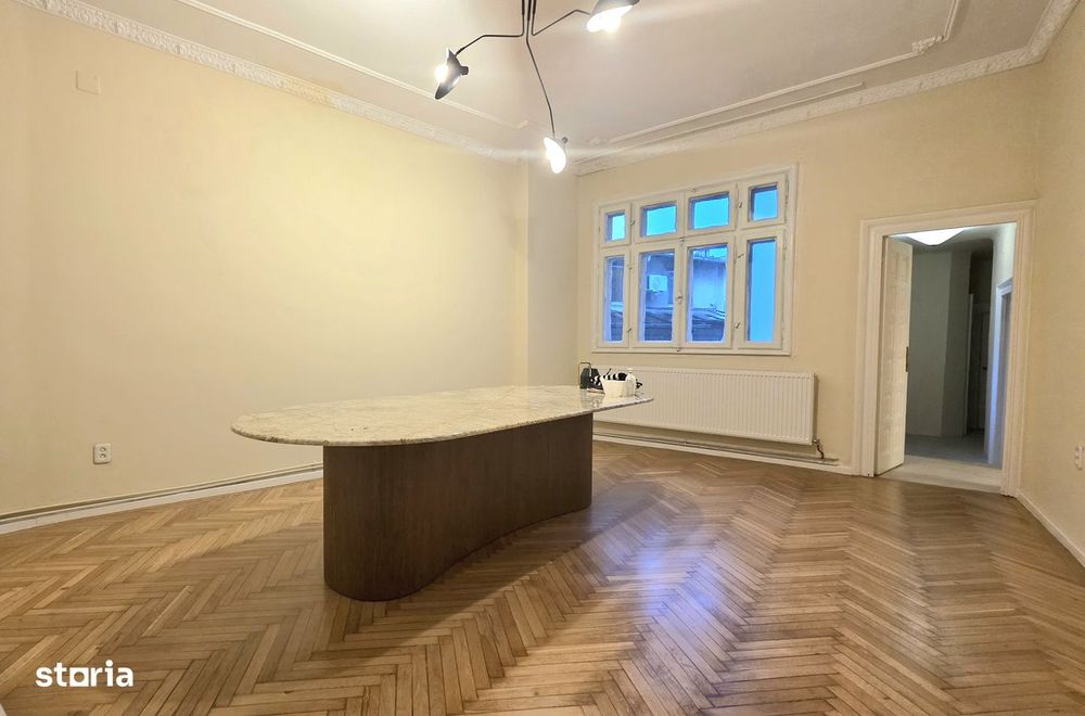 Armeneasca Etaj in vila / Showroom/ It/ Creatie