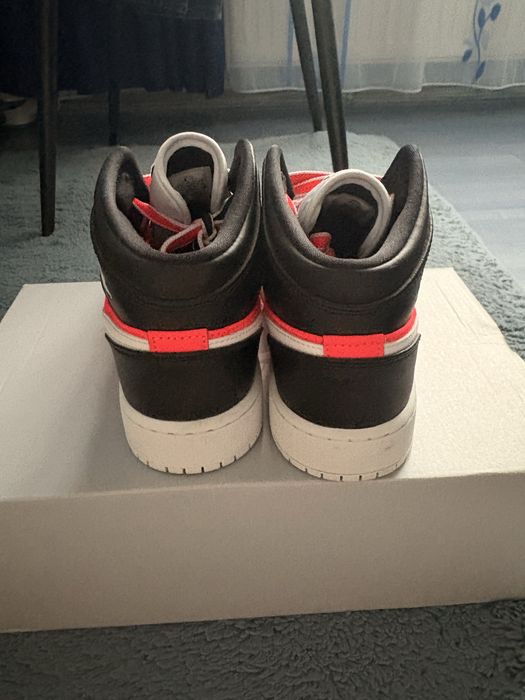 adidasi jordan 1 mid se white black infrared
