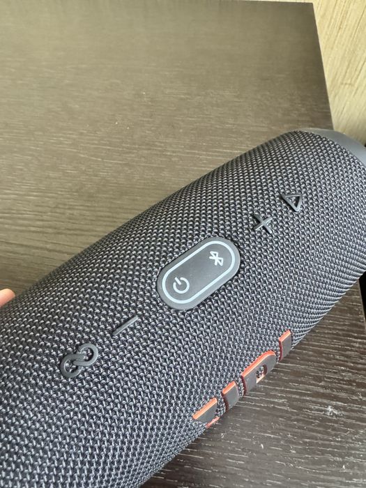 Продам колонку JBL charge 5