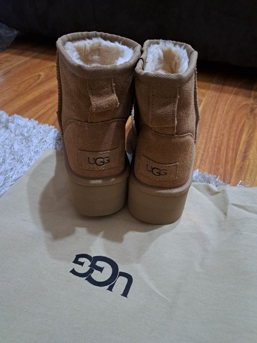 Botine UGG cu blanită