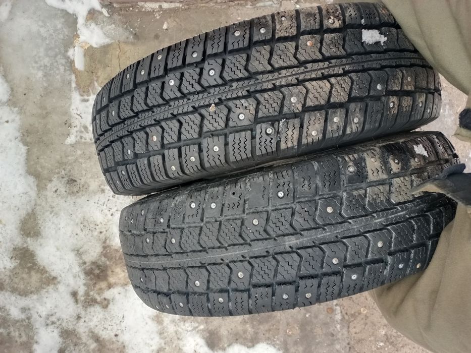 Продам шины шипованные с дисками на газель