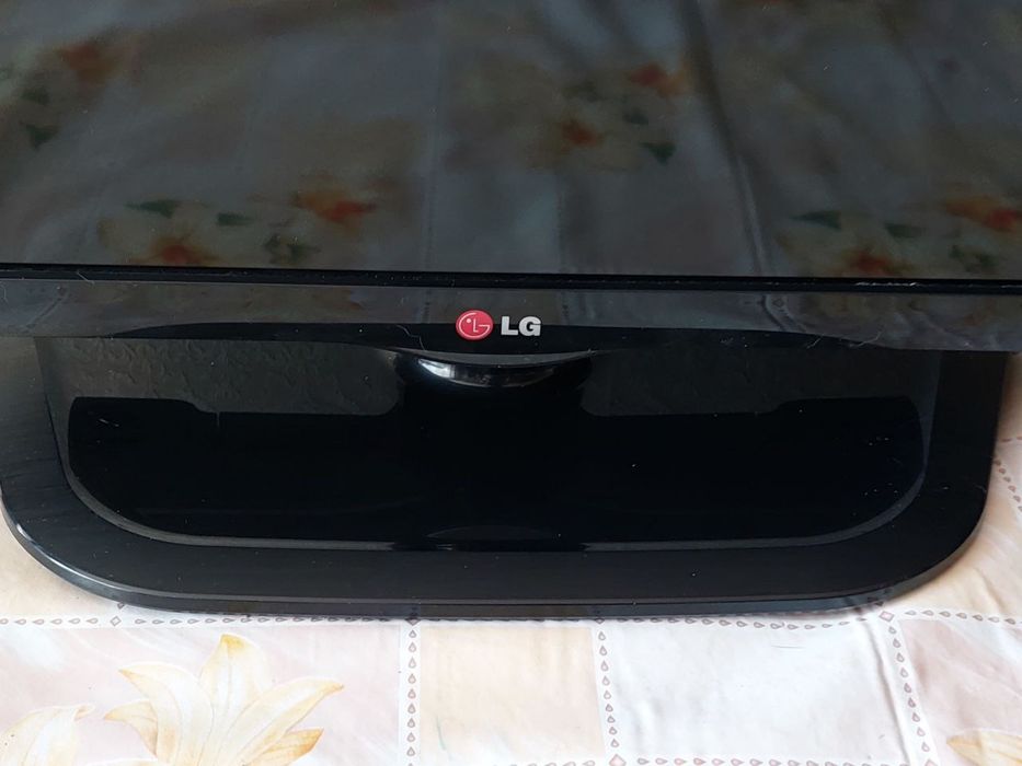 Телевизор LG, диагональ 81 см, б/у