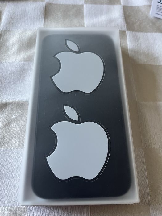 Продавам iphone 12