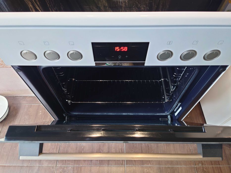 НОВА РАЗОПАКОВАНА - Електрическа готварска печка Bosch HKR39C220