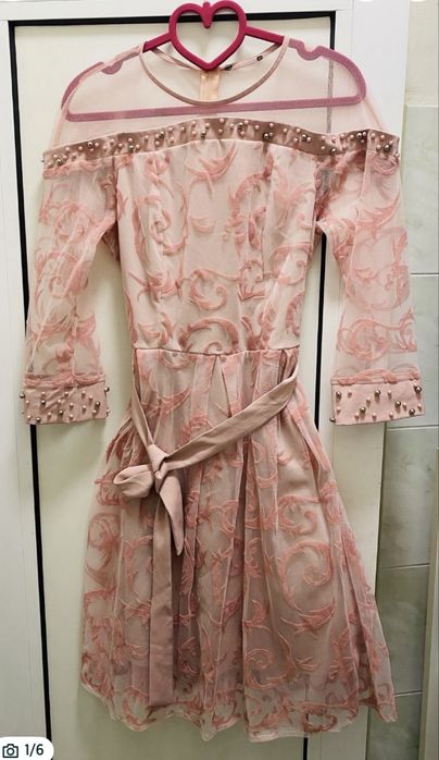 Парти рокли М размер