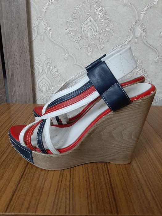 Продам женскую обувь