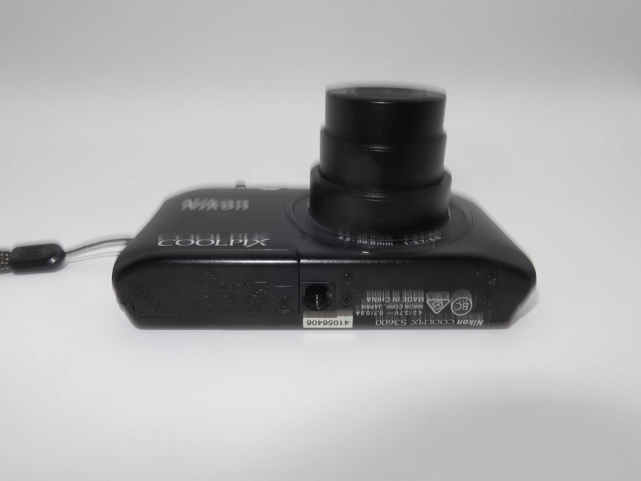 Nikon Coolpix S3600 ултра компактен цифров фотоапарат, дигиална камера в черен цвят 20 MP и 8х оптичен зум, като НОВА, комплект, работи перфектно