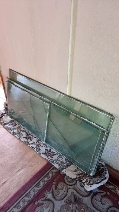 Стёкла оконные отдам