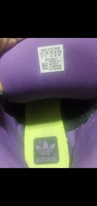 set Echipament NBA Los Angeles Lakers cu pantaloni scurti shorts, basca, sapca Adidas si adidasi nr.42