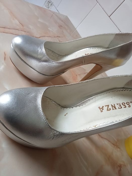 Vând Pantofi din piele naturala