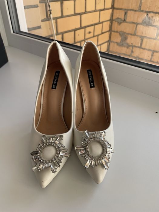 Продам туфли 37размера белые