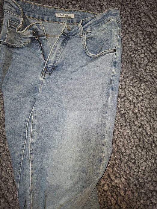 Blugi ..Marime L... purati o singura data