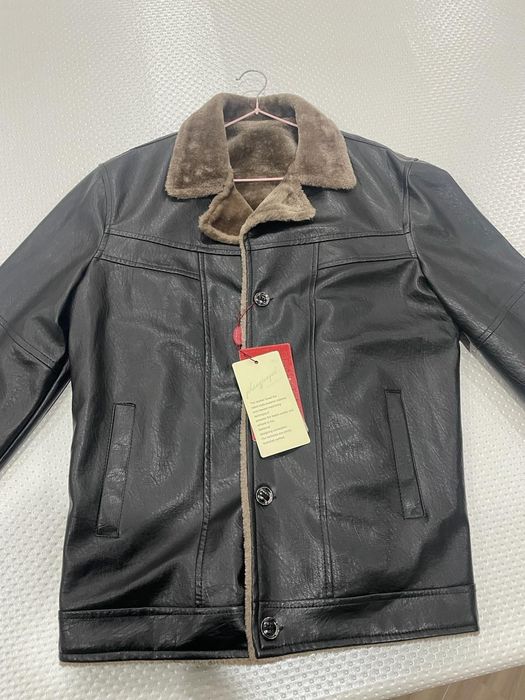 Продам куртки новые