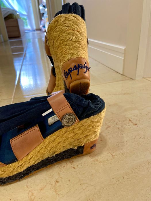 Love Moschino обувки с ток и Napapijri платформи