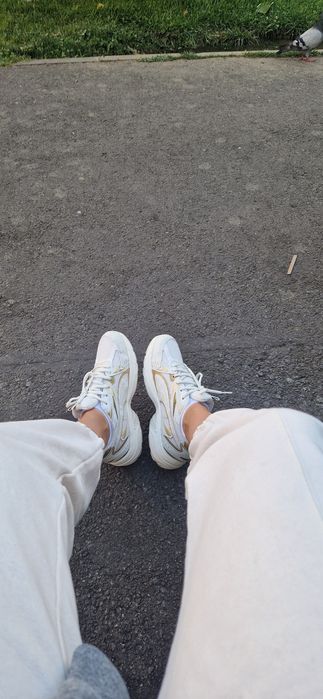 Adidași Puma bej