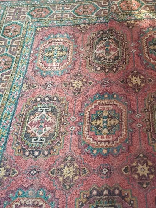 Продается  ковры 2 штуки   размером  2 х 3