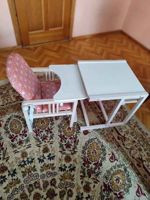 Продам манежу, качалку, стол стульчик.