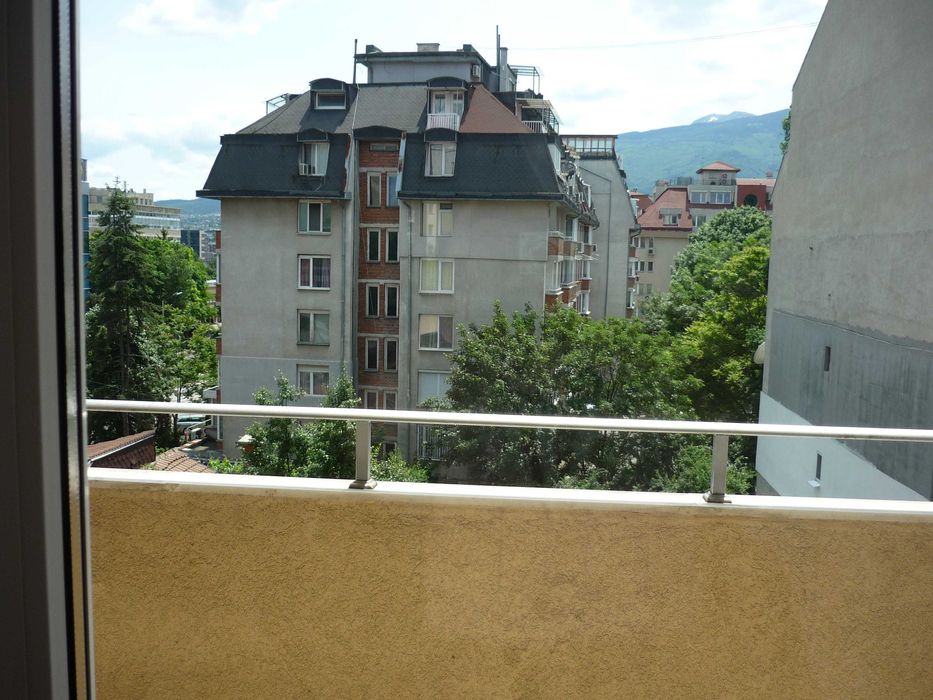 Дава се под наем Двустаен апартамент в София, Лозенец - 70 кв.м за 660 € - Снимка #1