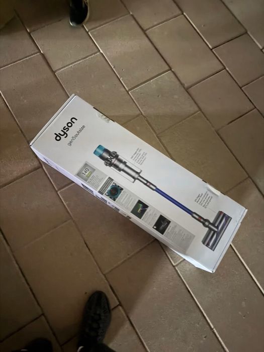 Продам Абсолютно новый  Пылесос Dyson GEN5