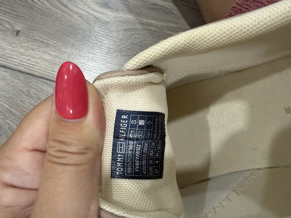Продам кеды , кроссовки TOMMY HILFIGER.