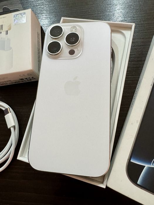 Айфон 16 pro на 256 White Titanium