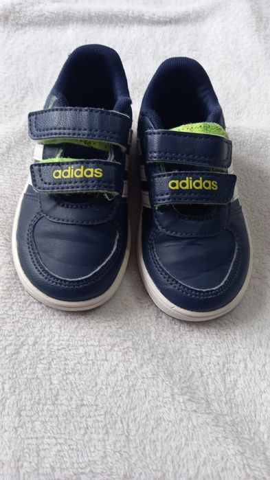 Маратонки Адидас номер 23