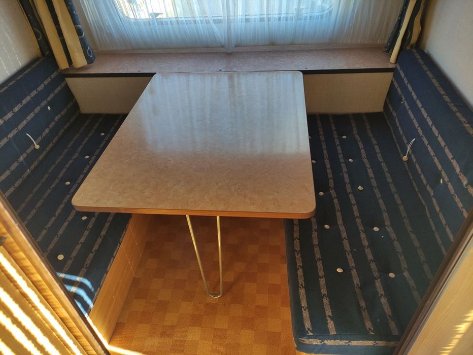 Каравана BURSTNER 4508
Производство март 1993 г.
Спални места - 5 броя