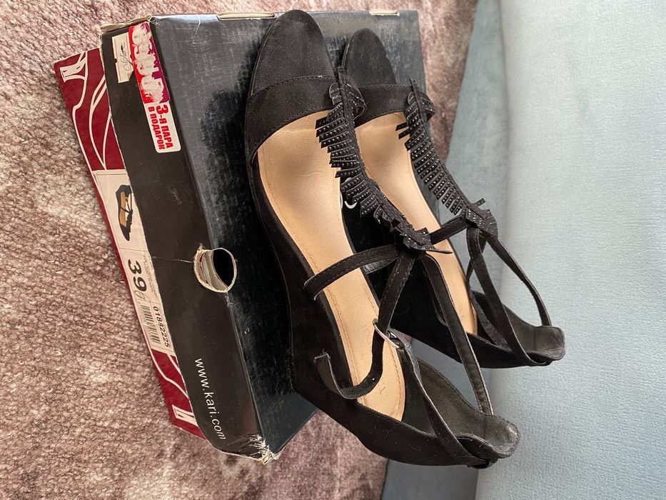 Продам босоножки