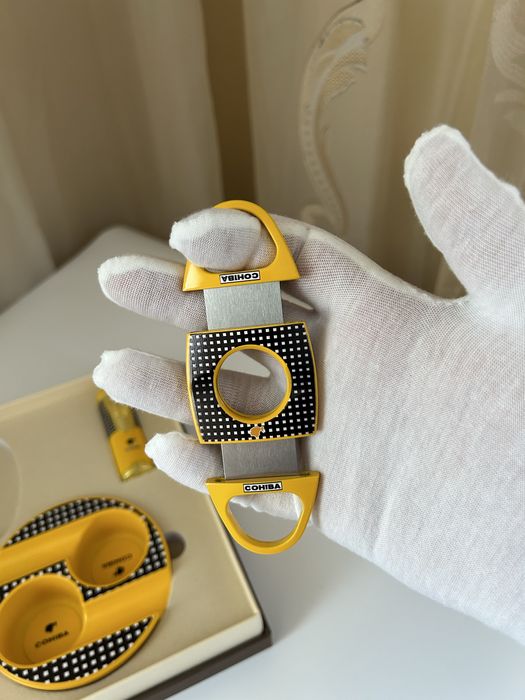 Комплект Cohiba – запалка с 4 пламъка, пънч, ножче и пепелник за пури