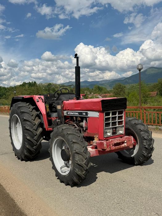 International 745, adus recent