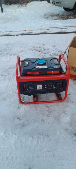Бенза генератор. 1квт . Новый