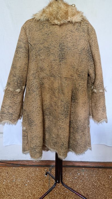 Продаю женскую дублёнку. Всё вопросы по телефону