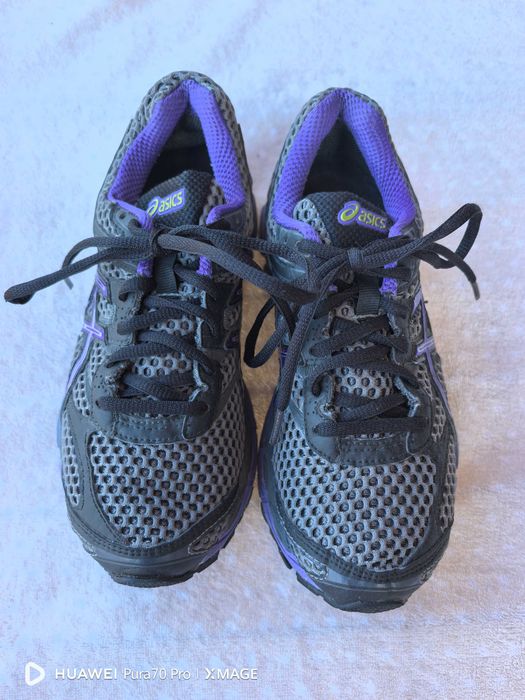 Страхотни дамски маратонки Asics номер стелка 22.75см