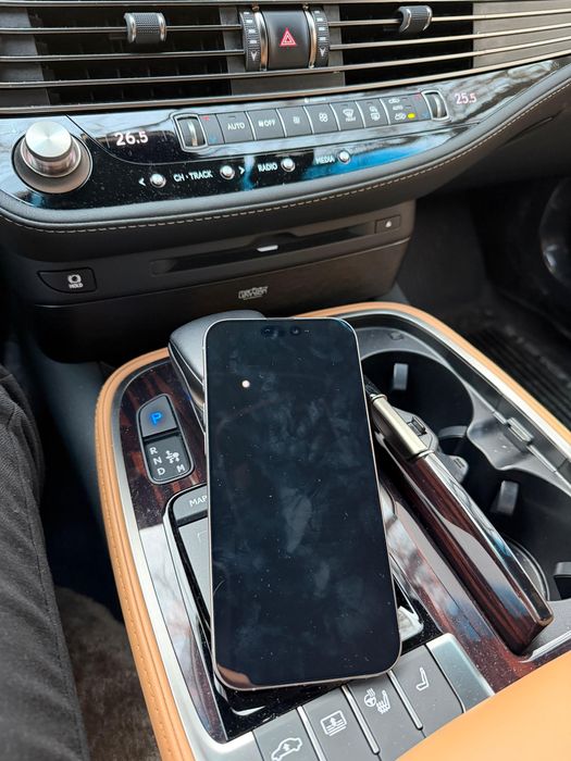 Продам Iphone 16 pro max