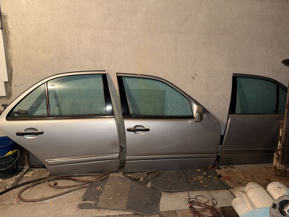 Врати за mercedes E clasa W 210
