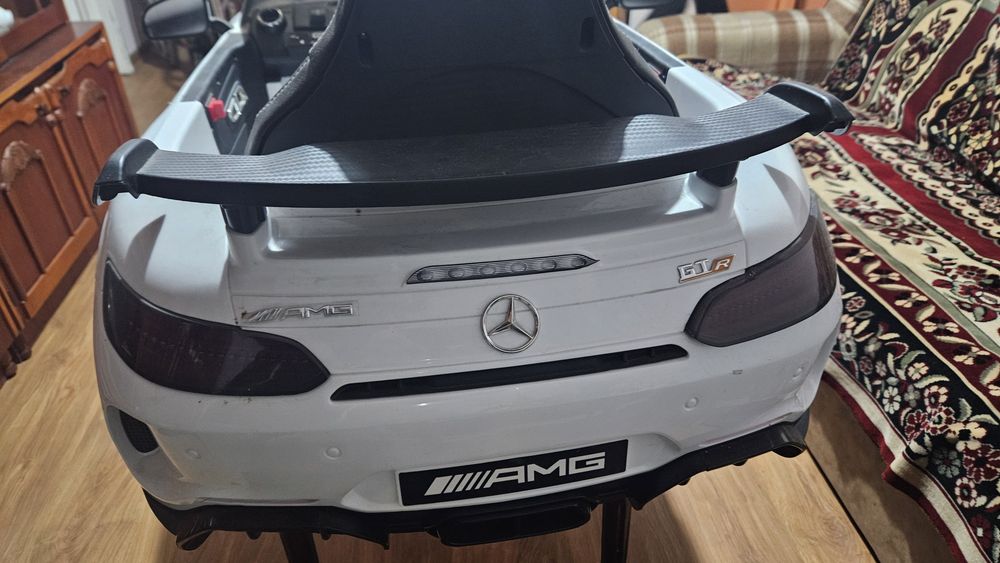 Vând mașinuță electrică pentru copii.