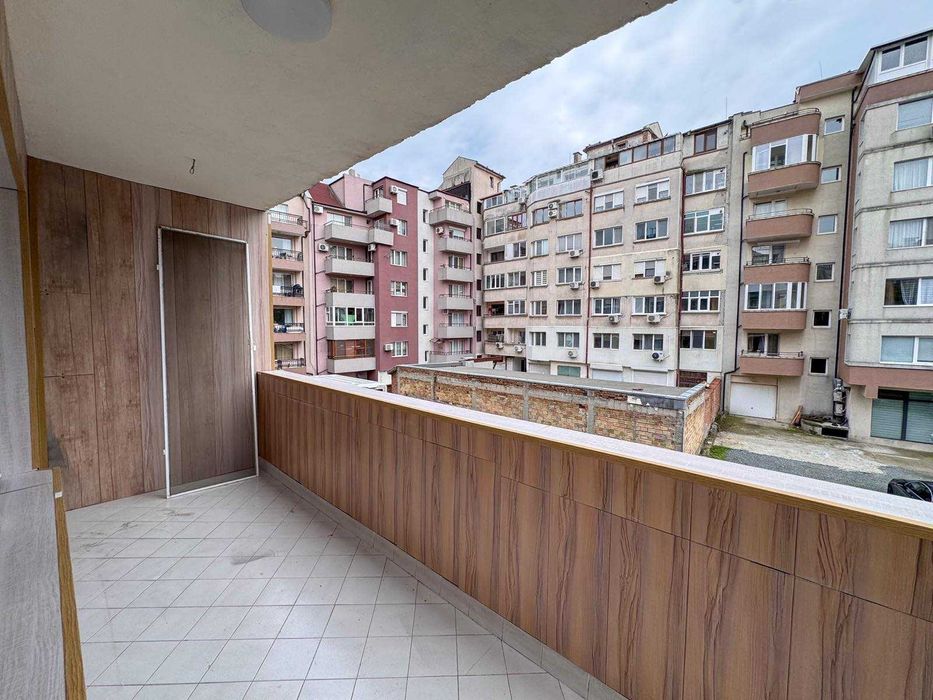 Чисто нов тристаен под наем в кв. Лазур. След ремонт. Паркомясто