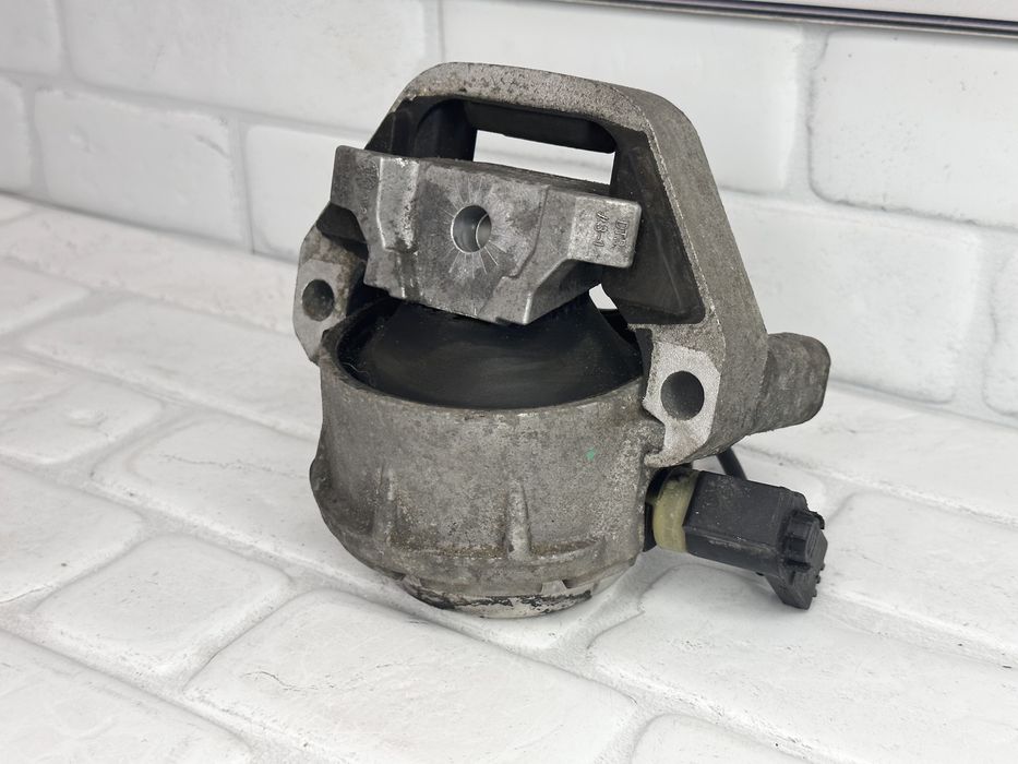 Десен тампон двигател AUDI A6 A7 4G 218 272 CRT 4G0199381LH