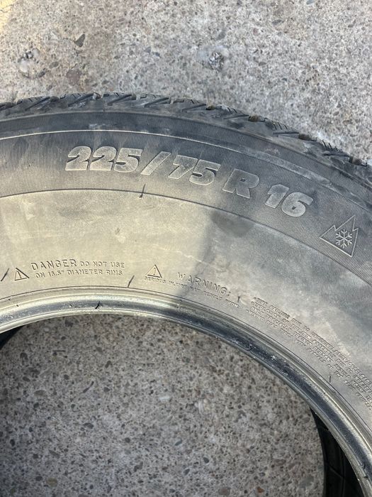 Гуми 225/75/16 мишелин 2броя