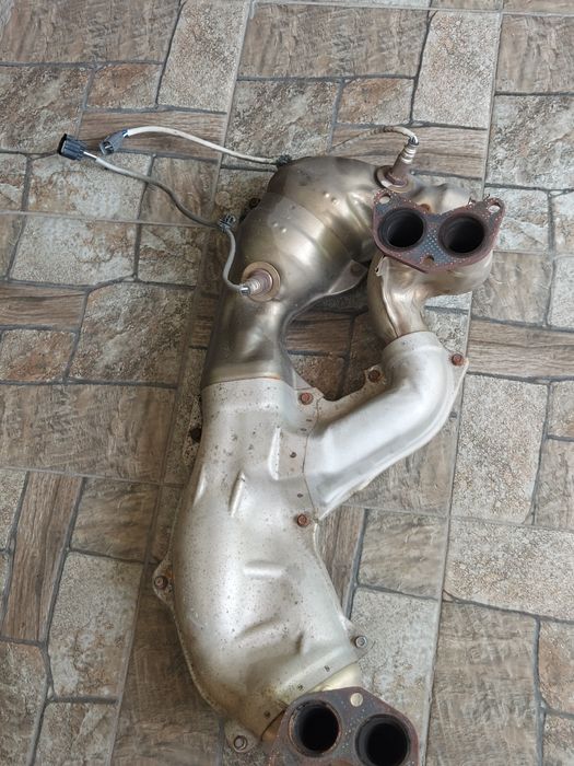 Выхлопной коллектор Subaru Outbask .