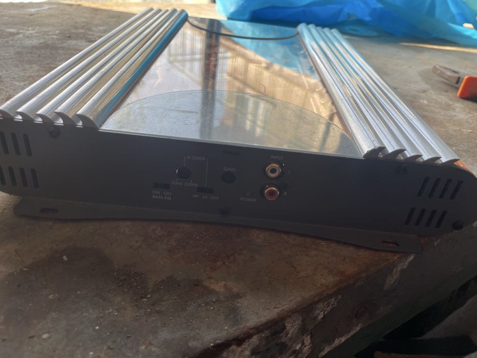 Усилвател  на    JBL