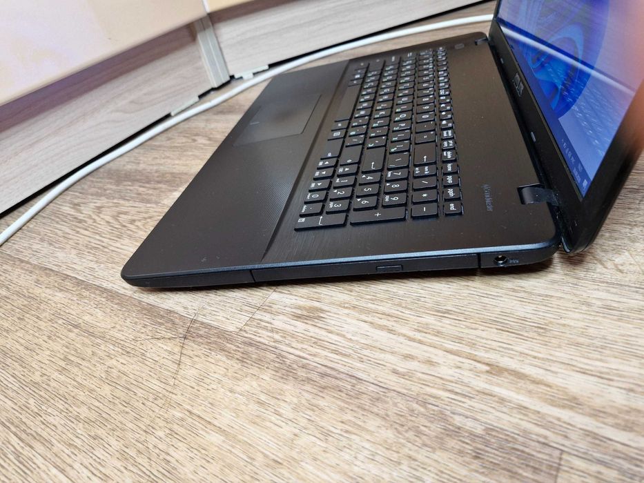 Большой 17д Asus i5-5500U 940m