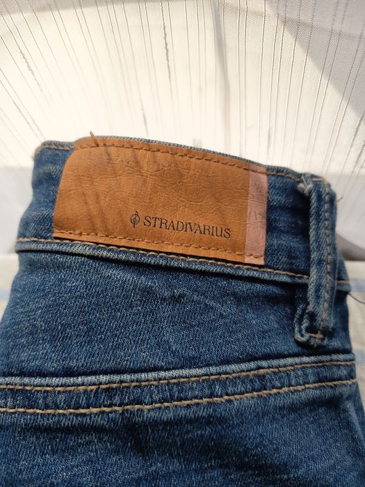 Blugi Stradivarius