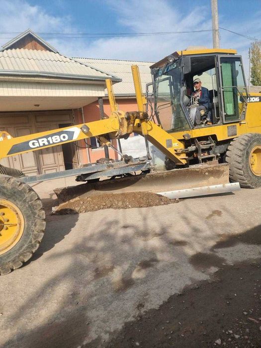 Avto Greyder XCMG GR180 Sotiladi