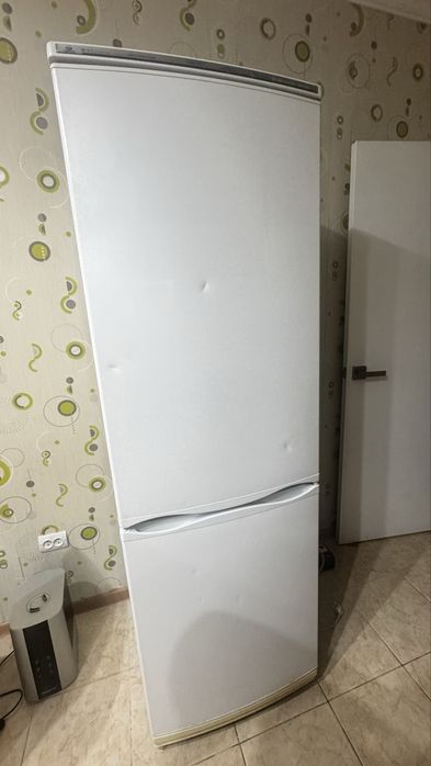 Продам холодильник Атлант