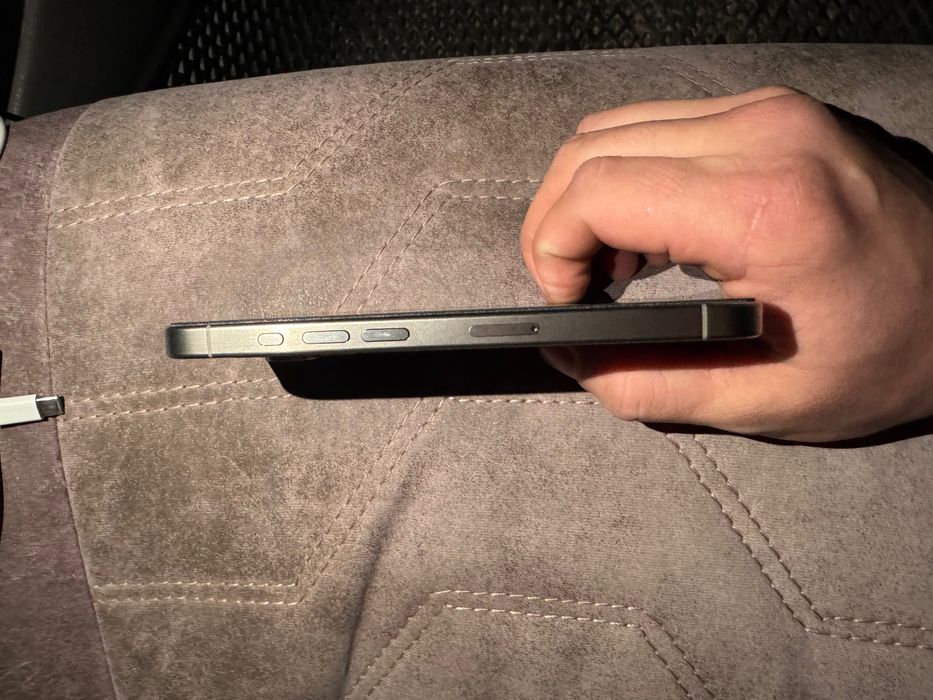 Продаю Iphone 15 pro б/у