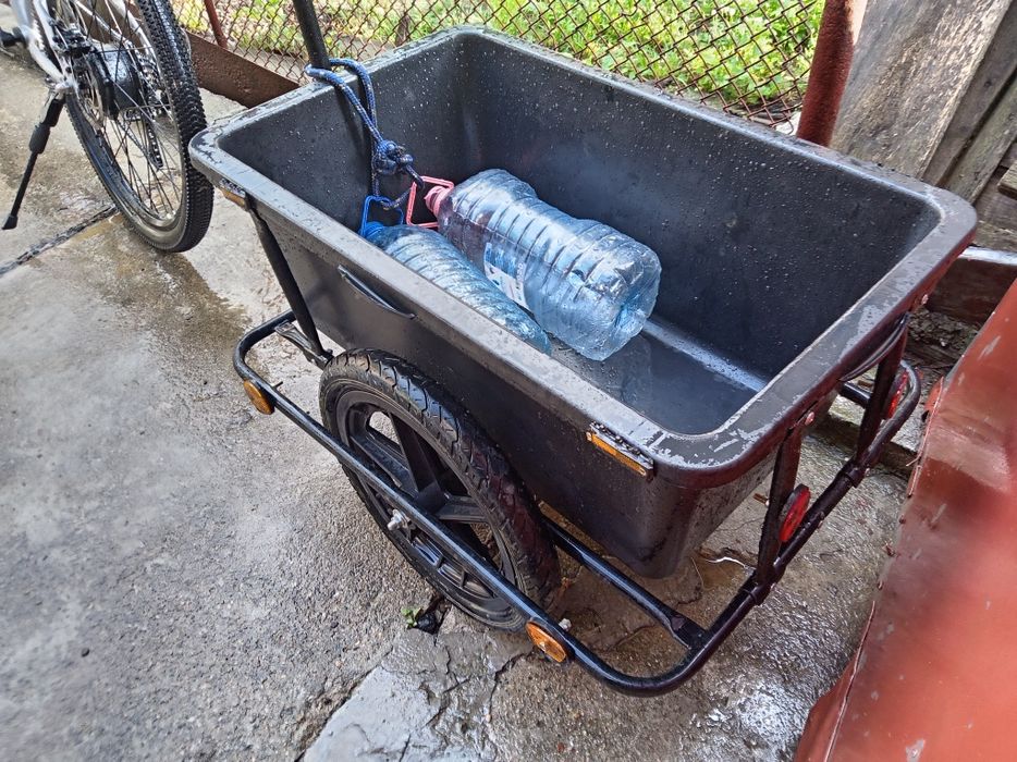 Vind bicicleta electrica cu remorca este de 2 săptămâni motor 150w și una pe benzina motor 80cc  moua are 2 luni